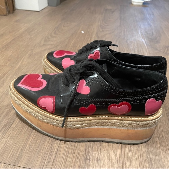 Prada - Picture 5 of 6